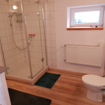 Schönes Zimmer in einer renovierten und voll möblierten 4er-W